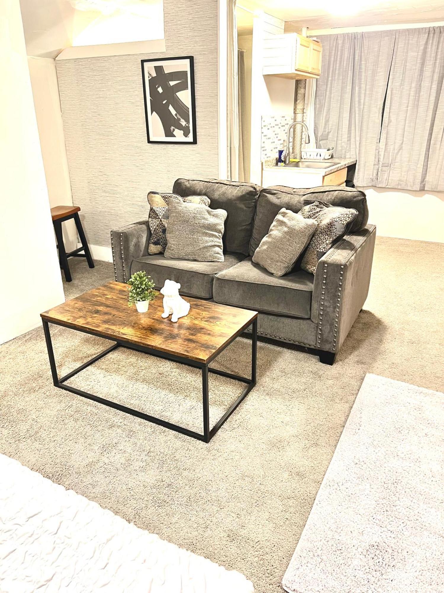 Two Bedroom Villa Studio With Fireplace & Living Room Детройт Екстериор снимка