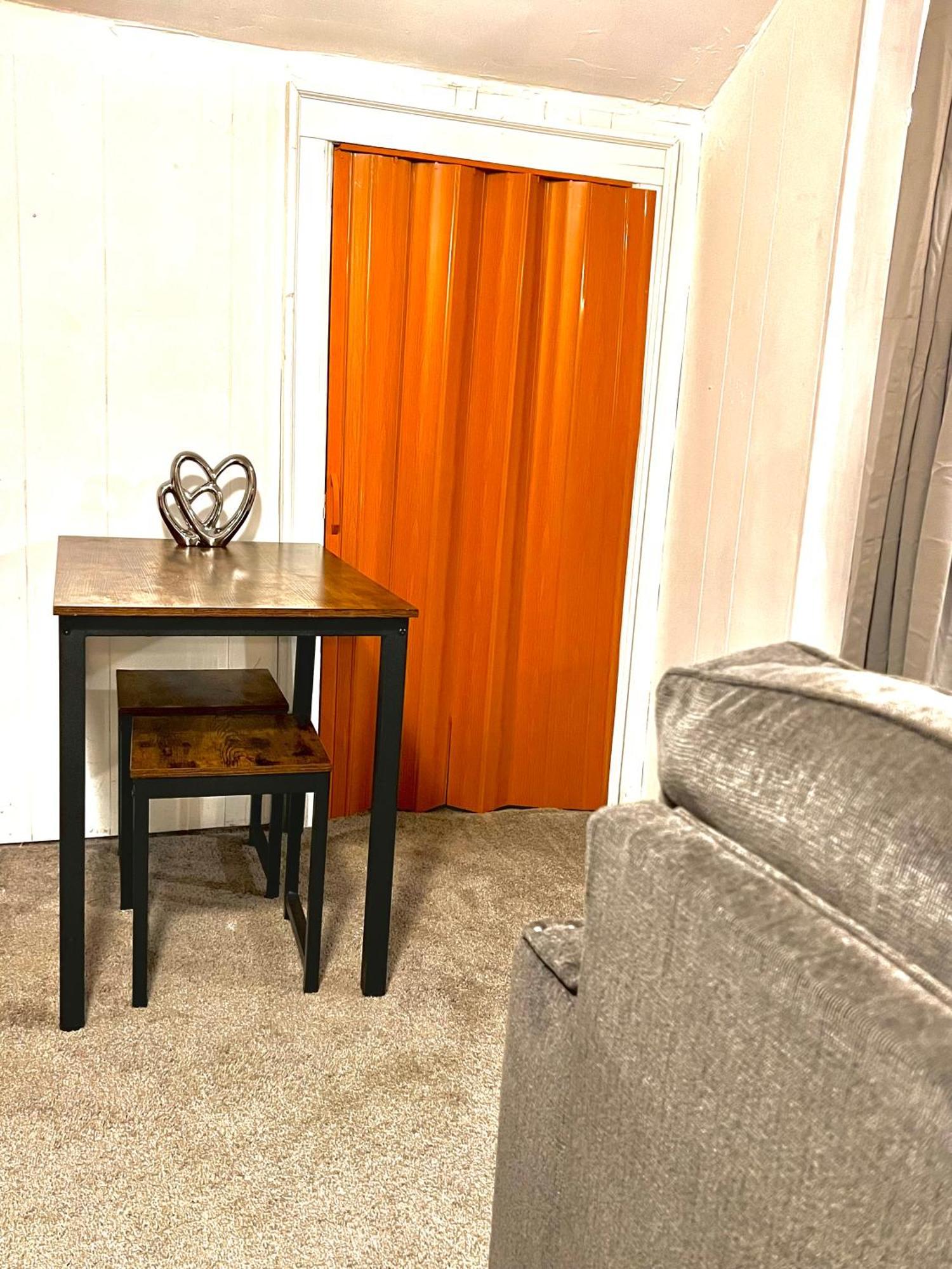 Two Bedroom Villa Studio With Fireplace & Living Room Детройт Екстериор снимка